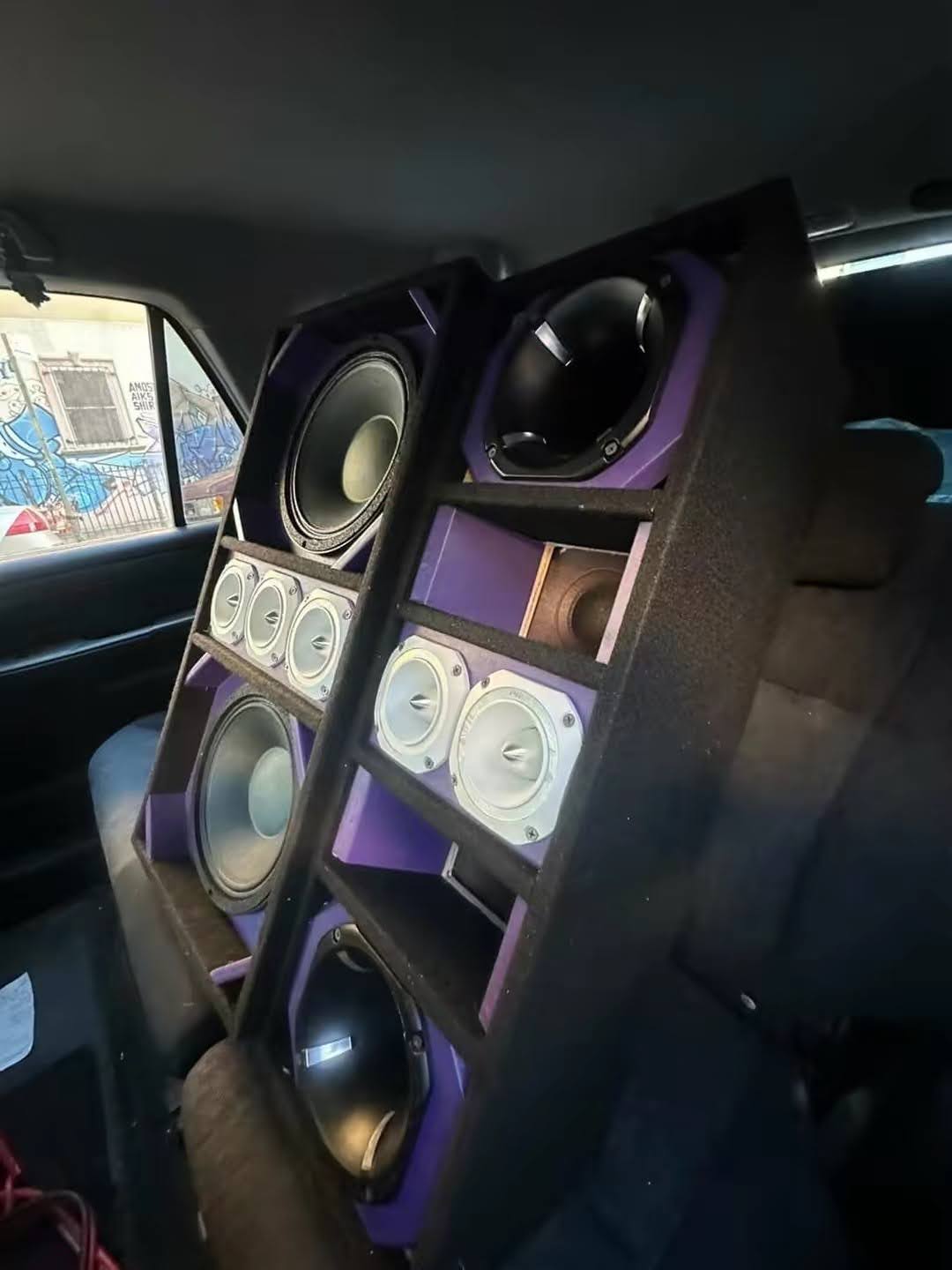 Multi-speaker car audio system installed in vehicle